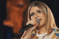 حشود ضخمة تشارك في وداع المغنية البرازيلية ماريليا ميندونسا