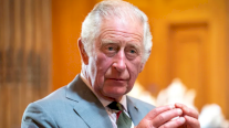 الملك تشارلز يرثي والدته