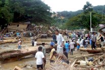 20 قتيلا و88 مفقودا في انزلاق التربة باندونيسيا