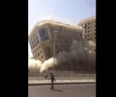 شاهد عملية هدم فندق في المدينة المنورة