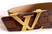 صورة لحزام مسؤول صيني على مواقع التواصل تحيله للتحقيق