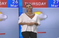 نوبة من الضحك تصيب مذيعة نشرة الطقس على الـ