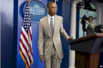 وسخر الساخرون من بزة أوباما الرمادية!