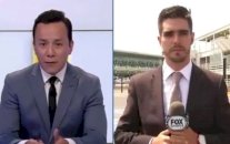 سيارة تصدم مراسلا على الهواء مباشرة