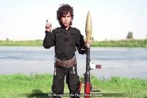 طفل داعشي لأوباما: سنجز رأسك العفن