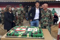 خالد راغب علامة يواسي أولاد شهداء الجيش اللبناني‏