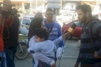 إعلامية مصرية تصطحب ابنها لإجراء لقاءات