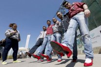 رجال بكعوب نسائية في بيروت!