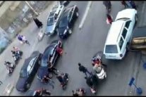  طفل يرمي نفسه تحت السيارات في بيروت