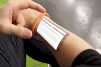 طبيب الكتروني من غوغل على شكل سوار... فيديو