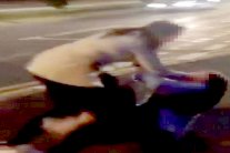 فايسبوكيون يدينون نشر فيديو يتضمن تعنيفًا لمراهقة