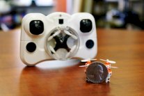 شاهد أصغر طائرة بدون طيار... بحجم عملة نقدية!