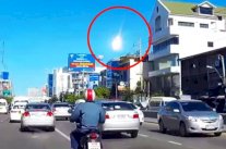 نيزك هائل يحترق في سماء تايلاند !