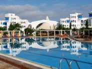 ثرثرة حول الدين والفلسفة في فندق سياحي بالحمامات