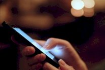 ضوء الأجهزة الذكية يسلب منك النوم