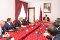 العاهل المغربي يترأس اجتماعًا لتنفيذ التدابير التي أعلنها في خطاب العرش