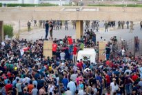 احتجاجات العراق تتحول لاعتصامات تنذر بتوقف حقول نفط