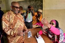 الناخبون في جزر القمر وافقوا بنسبة 92,74 بالمئة على تعزيز صلاحيات الرئيس