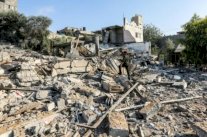 الفصائل الفلسطينية توقف إطلاق الصواريخ وغارة إسرائيلية جديدة على غزة