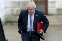 رئيس حزب المحافظين يطالب جونسون بالاعتذار عن تصريحاته بشأن البرقع