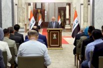 العبادي يحيل وزراء سابقين ومسؤولين كبارا للتحقيق بتهم فساد