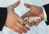 سوسة الفساد تنخر العالم