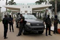 إقالة مدير الإستخبارات في نيجيريا بعد عملية أمنية أمام البرلمان وسط توتر سياسي