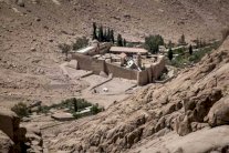 اعتقال راهب في مصر متورط في قتل أسقف دير الأنبار مقار!