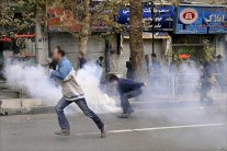 إيران: الاحتجاجات تتجه إلى مواجهة القوات الأمنية مباشرة