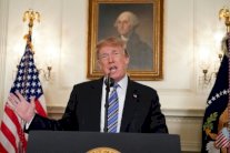 ترمب يعيد فرض العقوبات على إيران