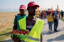 عمال أجانب يتظاهرون في إيطاليا اثر مقتل 16 من زملائهم