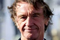 أغنى رجل في بريطانيا يغادر إلى موناكو