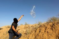 هجوم إسرائيلي يستهدف مطلقي البالونات الحارقة في غزة