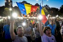 الرومانيون يتظاهرون لليوم الثالث على التوالي ضد الحكومة