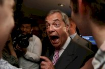 بريطانيا...رائد دعاة بريكست يعود إلى الحياة السياسية