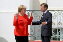 ميركل في باريس اوائل سبتمبر لاجراء محادثات مع ماكرون