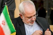 ظريف: لن نسقط كما سقطت حكومة مصدّق