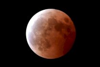 ناسا تعلن رؤية مستقبلية لاستثمار ماء القمر