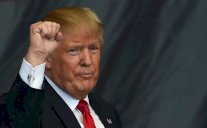 ترمب يناقش إمكانية عزله مع فريقه القانوني