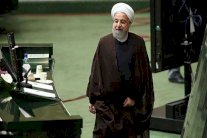 روحاني يحوّل أزمات إيران إلى معارك مع واشنطن