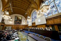 إيران تدعو القضاء الدولي إلى وقف العقوبات الأميركية