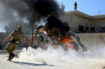 مقتل امرأة حامل وطفلتها في قصف لقوات النظام على إدلب