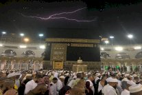 صواعق رعدية تضرب أماكن متفرقة في السعودية