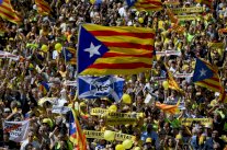 سانشيز يقترح استفتاء على تعزيز الحكم الذاتي لكاتالونيا