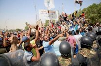 العبادي يعلن من البصرة إرسال تعزيزات عسكرية إلى المدينة