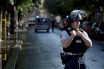 سائق يصيب شخصين بجروح عند دهسه حشدا في جنوب فرنسا