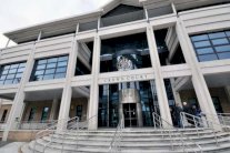 بريطانيا تحاكم زوجين إيرانيين حاولا اختبار عذرية ابنتهما!