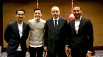 أردوغان يدافع عن مسعود أوزيل قبيل رحلته إلى ألمانيا