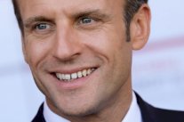 ماكرون يحيي تونس لصونها حقوق المرأة