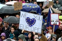 مسيرة تصويت الشعب في لندن: لا لـ(بريكست)